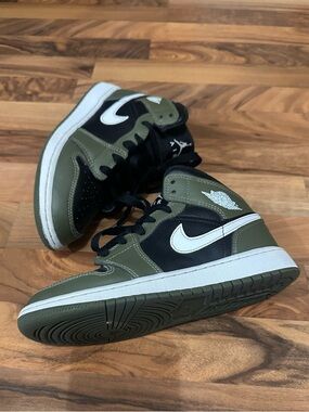 Boys Nike Air Jordan 1 Mid — Olive Green, Black & White Size 4Y
